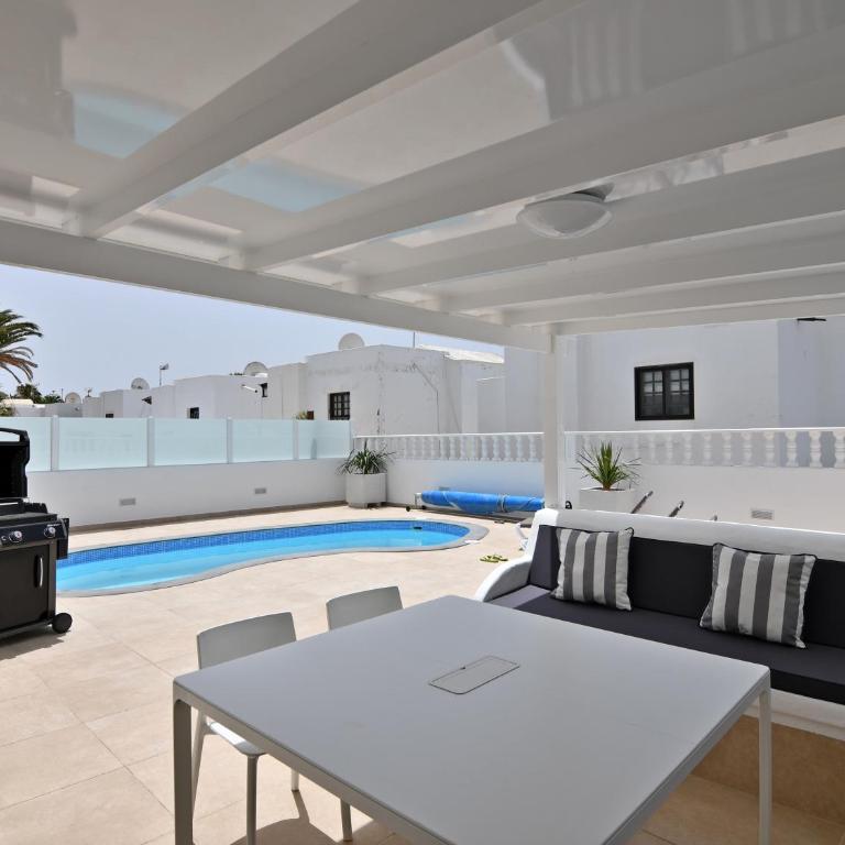 Villa Zonzamas - Three-Bedroom Villa - 13