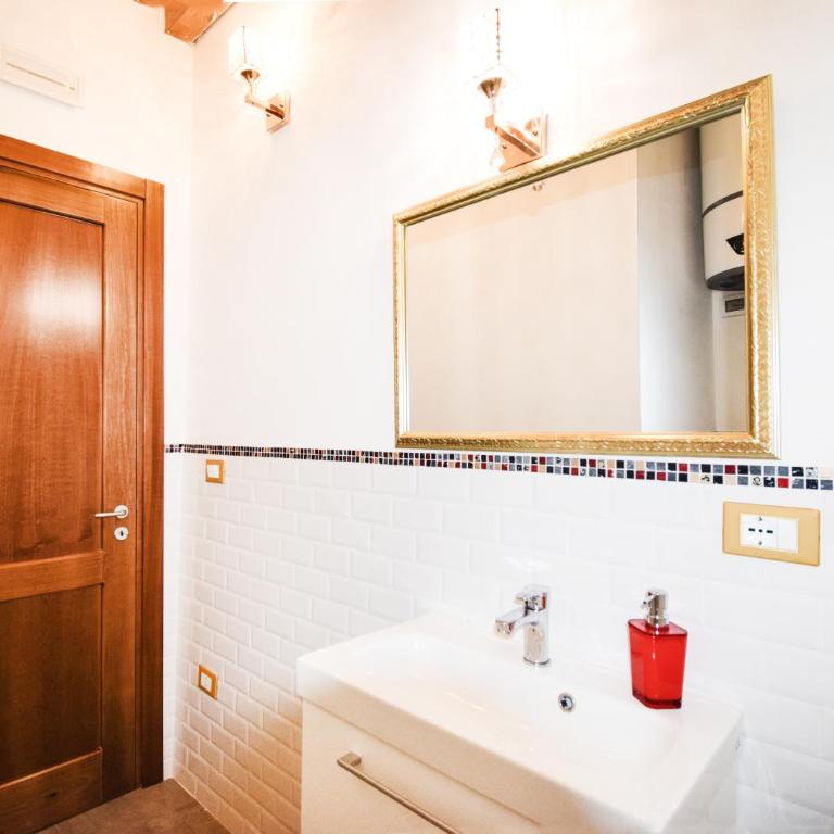 Luxury Apartment Via Genova - Appartamento con 2 Camere da Letto - 25
