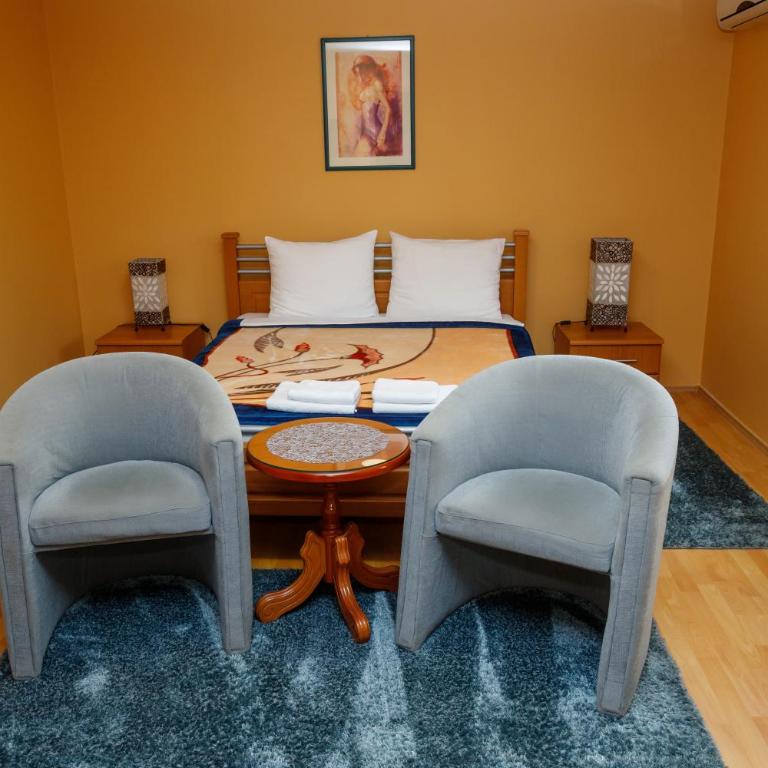 Guest house Mali hotel - Double or Twin Room with Private Bathroom - 1