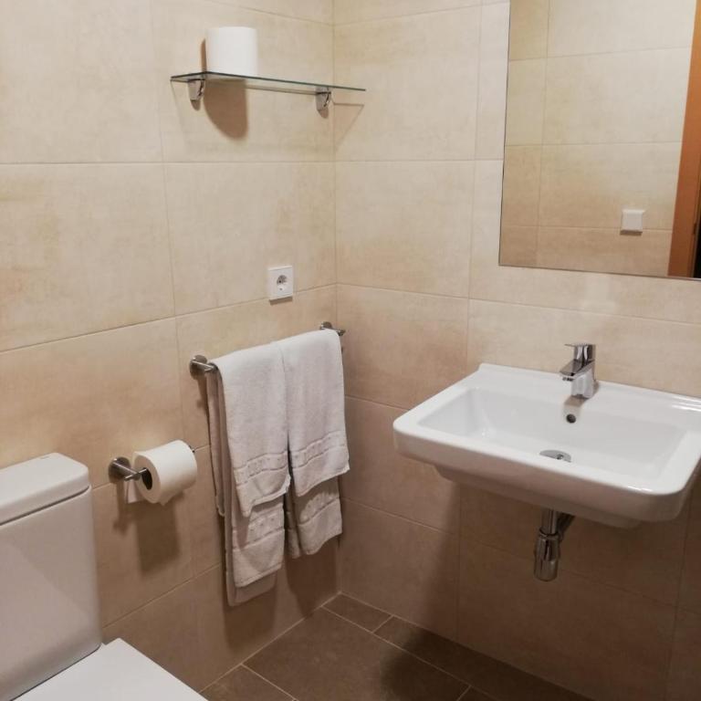 Hostal Rosa - Twin Room with Private Bathroom - 5