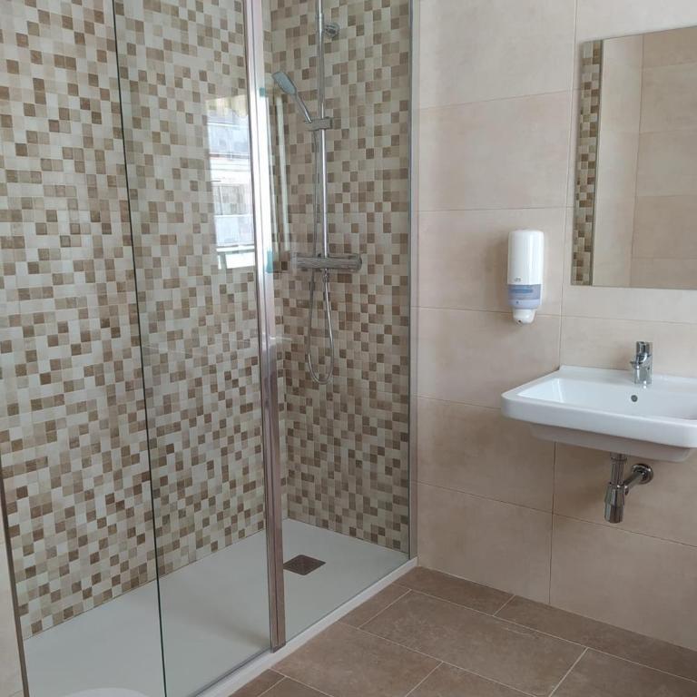 Hostal Rosa - Twin Room with Private Bathroom - 6