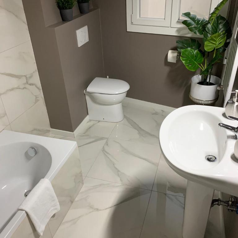 SUITE LAME 37 Rental Rooms - Camera Matrimoniale con Bagno Privato Esterno - 3