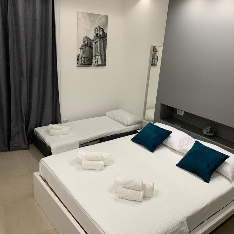 Suites Central Station - Triple Room with Balcony - 13