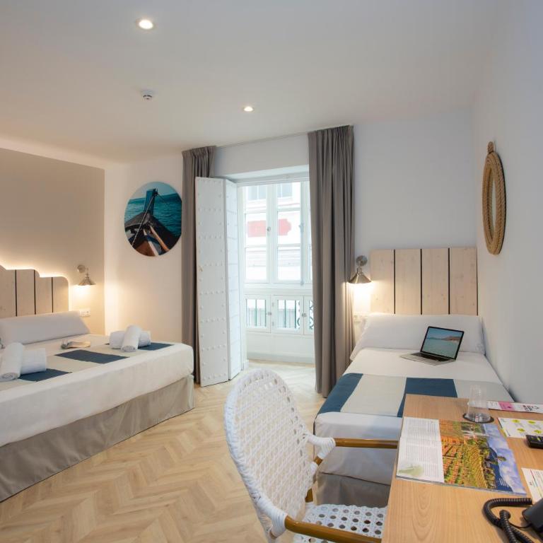 Casual con Duende Cadiz by Casual Hoteles - Habitación Triple con balcón - 1
