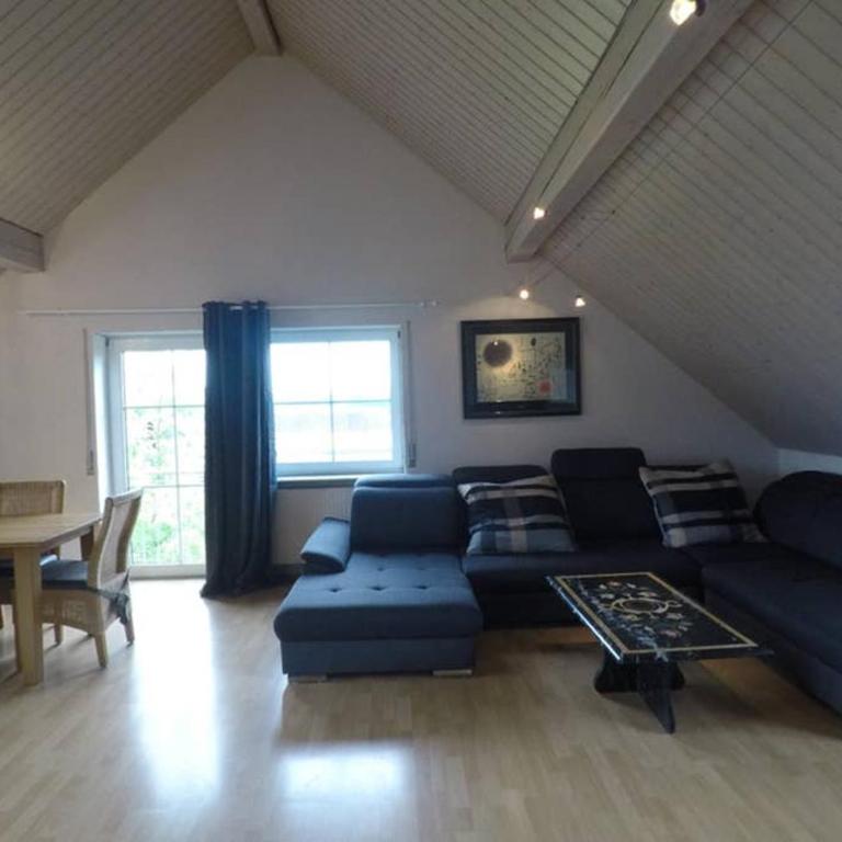 Ferienwohnung Leutkirch offen hell hoch schöne Aussicht - Apartment mit 2 Schlafzimmern - 1