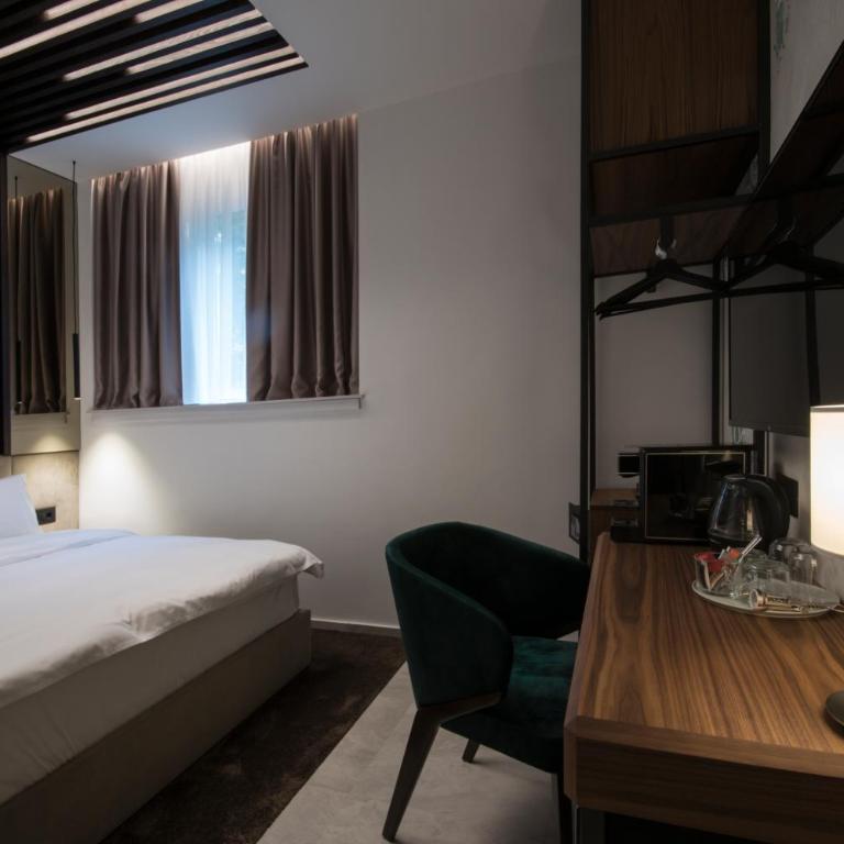The Location Hotel - Standardna Dvokrevetna Soba sa Bračnim Krevetom - 10