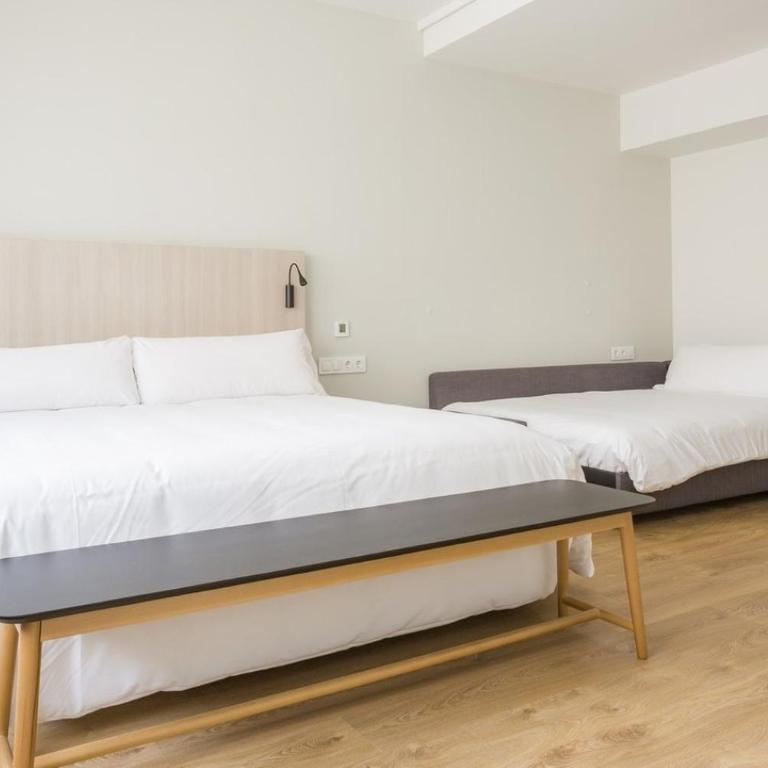 ARTIEM Madrid - Deluxe Triple Room (2 adults + 1 child) - 2