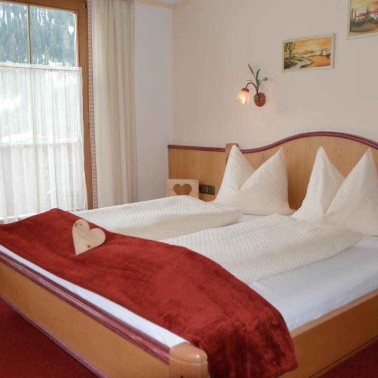 Landhaus Montana - Doppelzimmer mit Balkon - 4