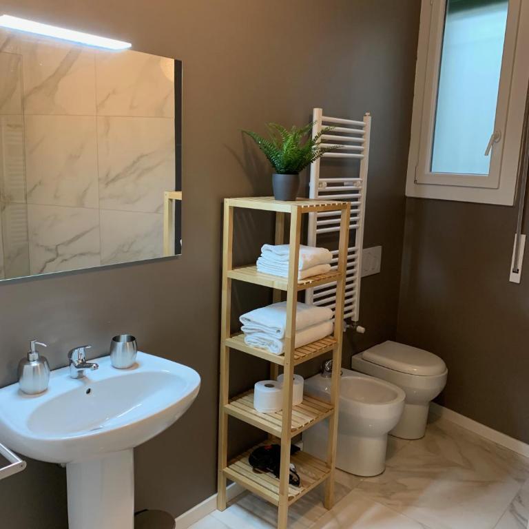 SUITE LAME 37 Rental Rooms - Camera Matrimoniale con Bagno Privato Esterno - 7