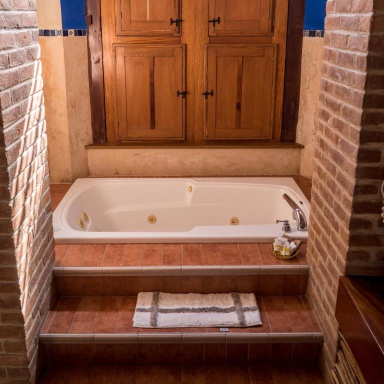 Hotel Boutique Casa San Angel - Queen Suite with Spa Bath - 1