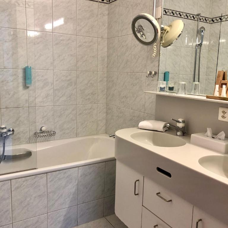 Thermal Hotels & Walliser Alpentherme Leukerbad - Panorama-Junior Suite - 4