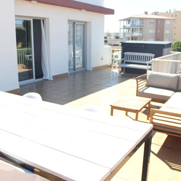 Beautiful apartment, sunny terrace, top floor with beach view or ground floor with terrace - Two-Bedroom Apartment - 11