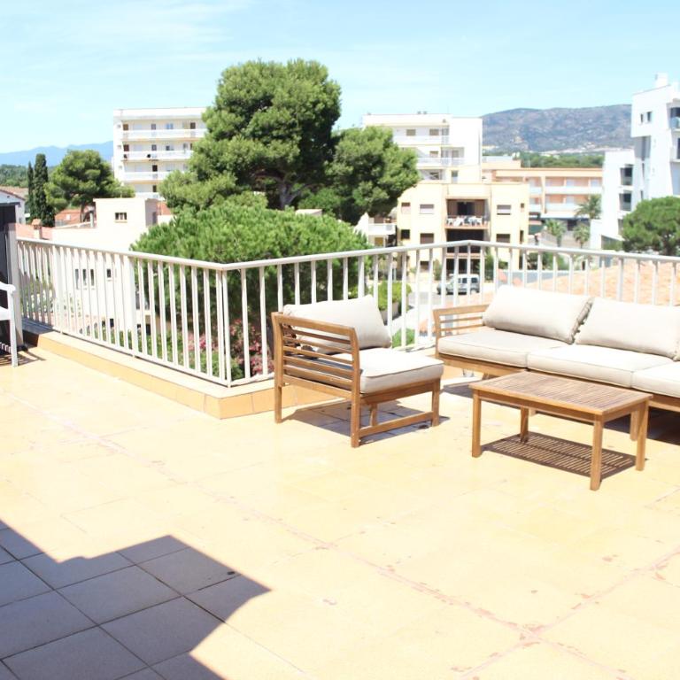 Beautiful apartment, sunny terrace, top floor with beach view or ground floor with terrace - Two-Bedroom Apartment - 19