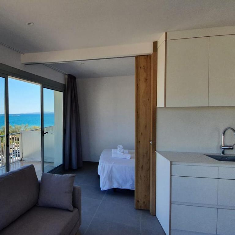 Beautiful apartment, sunny terrace, top floor with beach view or ground floor with terrace - Two-Bedroom Apartment - 23