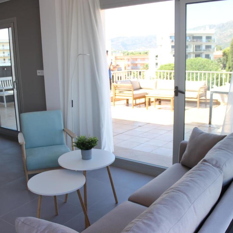 Beautiful apartment, sunny terrace, top floor with beach view or ground floor with terrace - Two-Bedroom Apartment - 25