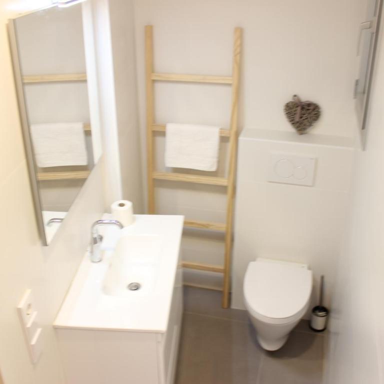 Beautiful apartment, sunny terrace, top floor with beach view or ground floor with terrace - Two-Bedroom Apartment - 14