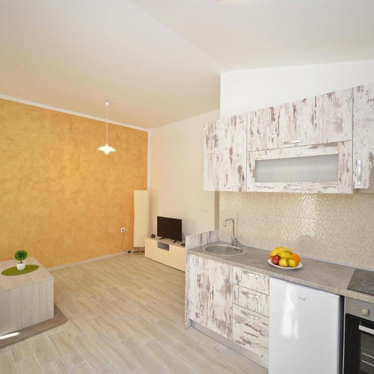 J & P Apartments Orahovac - Apartment with Sea View - 2