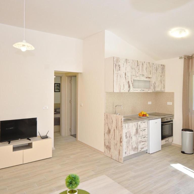 J & P Apartments Orahovac - Apartment with Sea View - 3