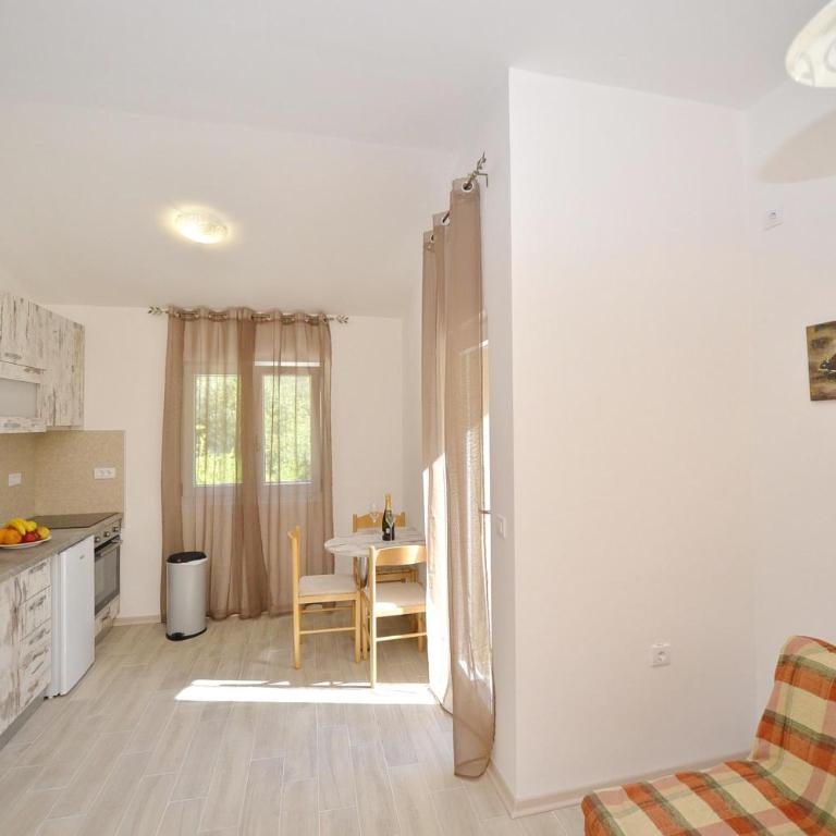J & P Apartments Orahovac - Apartment with Sea View - 8