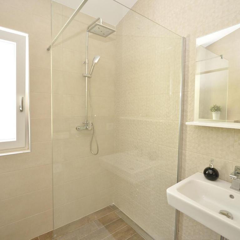 J & P Apartments Orahovac - Apartment with Sea View - 10