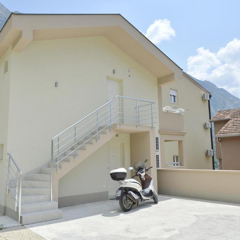 J & P Apartments Orahovac - Appartement avec Balcon - 10