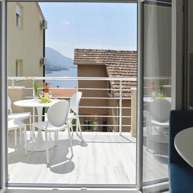 J & P Apartments Orahovac - Apartment with Balcony - 8