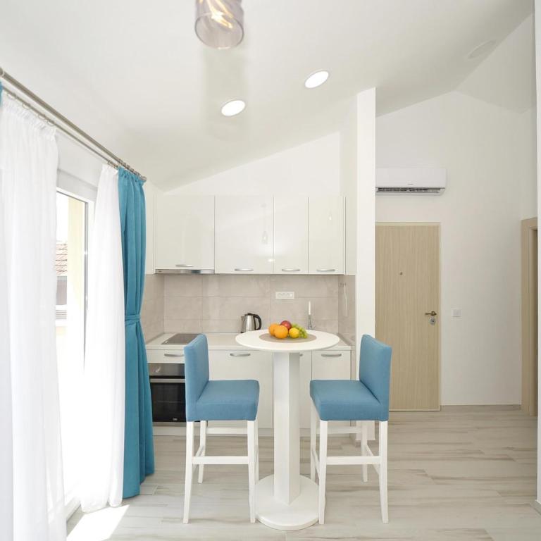 J & P Apartments Orahovac - Appartement avec Balcon - 9
