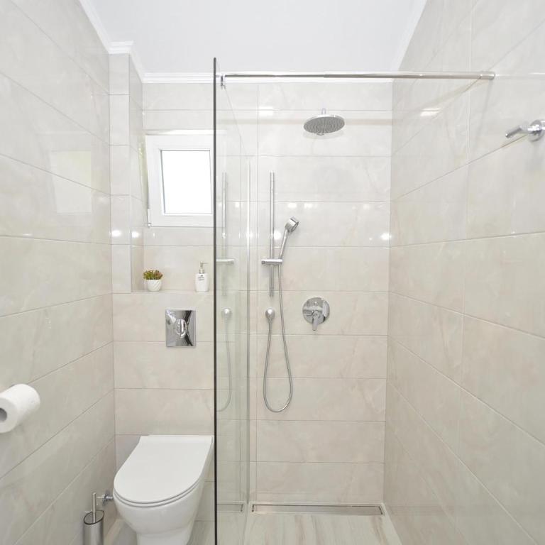 J & P Apartments Orahovac - Apartment with Balcony - 7
