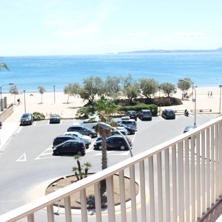 Beautiful apartment, sunny terrace, top floor with beach view or ground floor with terrace - Two-Bedroom Apartment - 12