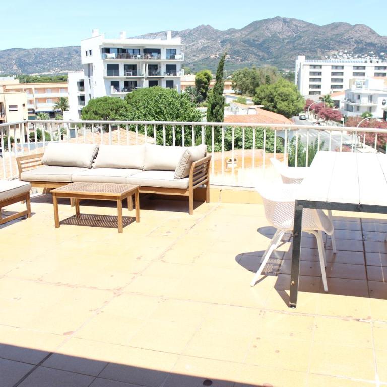 Beautiful apartment, sunny terrace, top floor with beach view or ground floor with terrace - Two-Bedroom Apartment - 1
