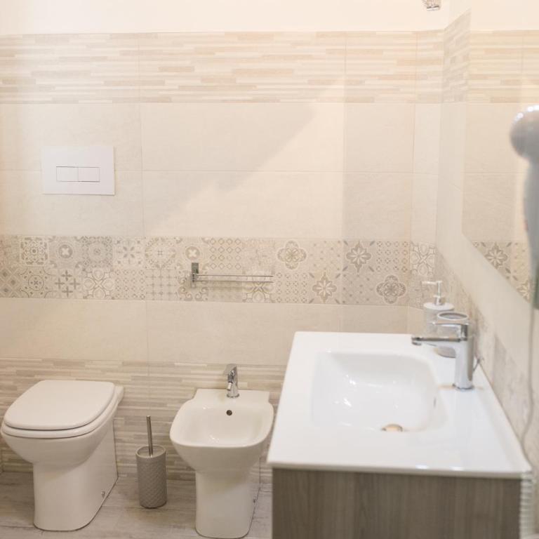 B&B La Quercia Budoni, Tanaunella - Camera Matrimoniale con Bagno Privato - 11