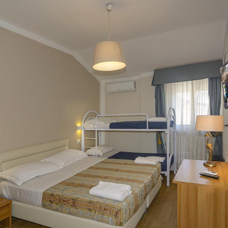 Hotel La Pace - Camera Quadrupla - 5