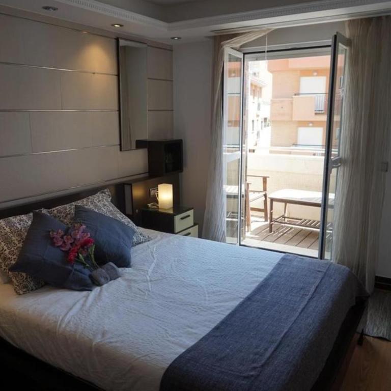 Apartamento Estación María Zambrano y Playa - Two-Bedroom Apartment - 5