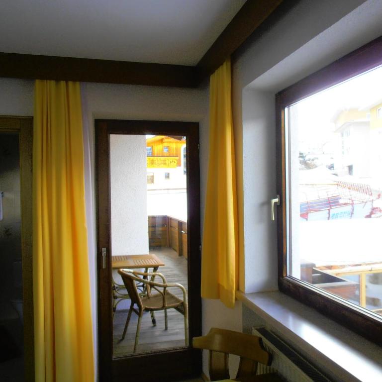 Ferienhaus Peter Spöttl - Apartment mit 4 Schlafzimmern und einem Balkon - 16