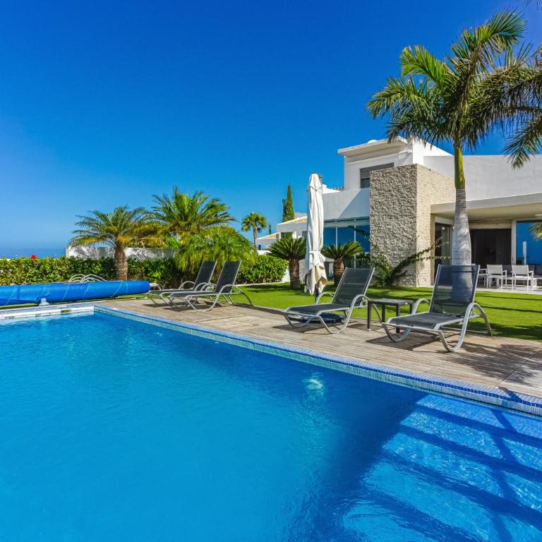 Villa Eleonora, Luxury Villa with Heated Pool Ocean View in Adeje, Tenerife - Villa - 7