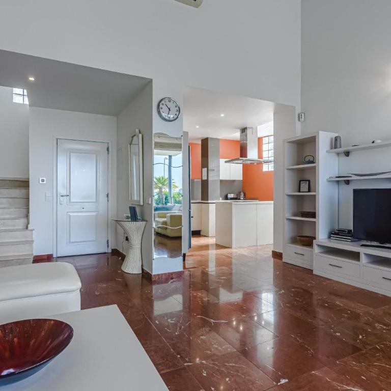 Villa Eleonora, Luxury Villa with Heated Pool Ocean View in Adeje, Tenerife - Villa - 17
