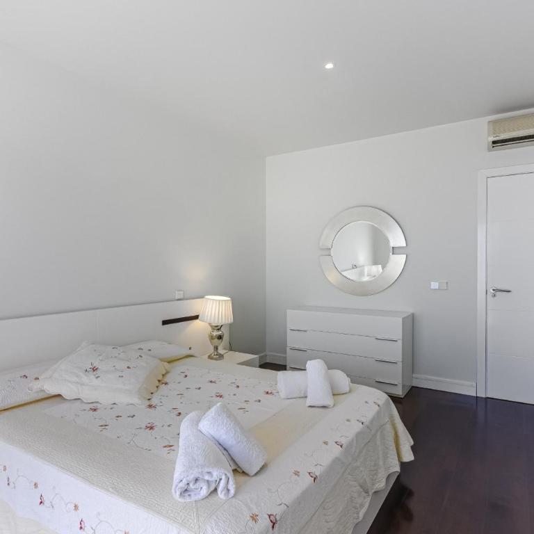 Villa Eleonora, Luxury Villa with Heated Pool Ocean View in Adeje, Tenerife - Villa - 53