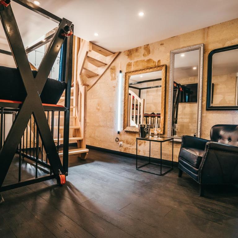 LOVE ROOM Bordeaux Playroom avec salle de jeux pour adultes et lit à eau chauffant - Appartement 1 Chambre - 1