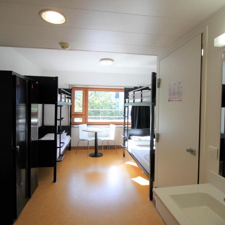 Auberge de Jeunesse HI Paris Yves Robert - Lit dans Dortoir pour Femmes de 4 Lits avec Douche Privative - Toilettes Communes - 3