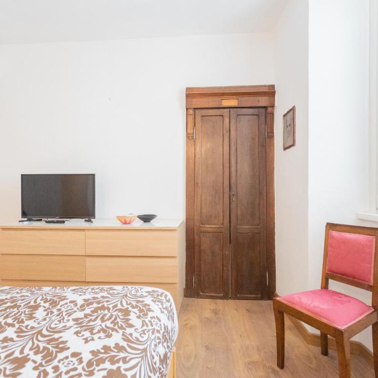Da Pia in Historycal Como City Centre by Rent All Como - Appartamento con 2 Camere da Letto - 32