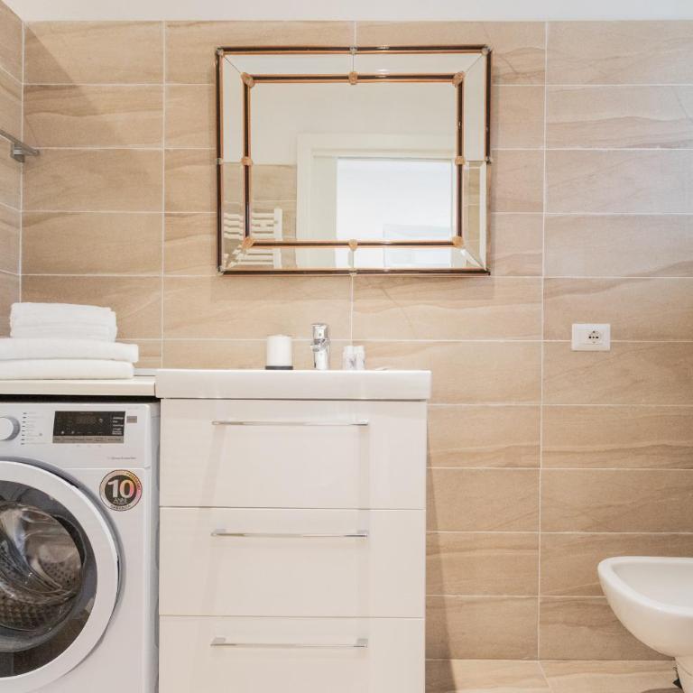 Da Pia in Historycal Como City Centre by Rent All Como - Appartamento con 2 Camere da Letto - 24