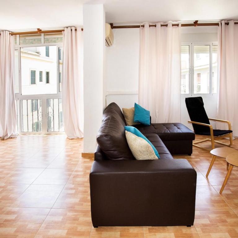 Piso Plaza de las Flores - Two-Bedroom Apartment - 2