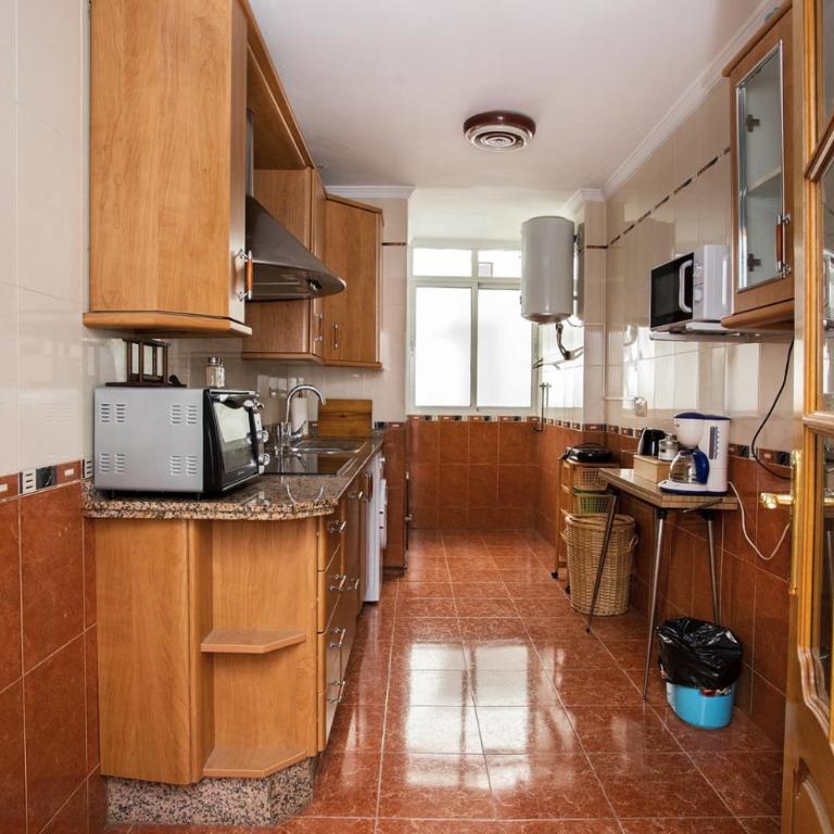 Piso Plaza de las Flores - Two-Bedroom Apartment - 13