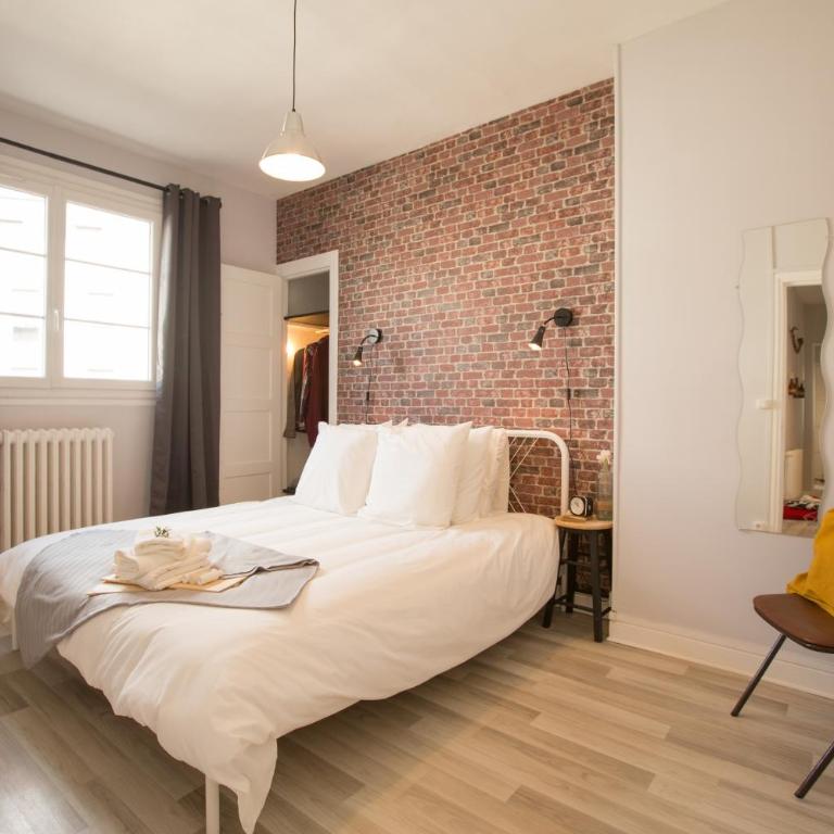 #LIndustrioChampetre Free Parking, Bien Situé, Spacieux, Proche Clinique - Appartement 2 Chambres - 8