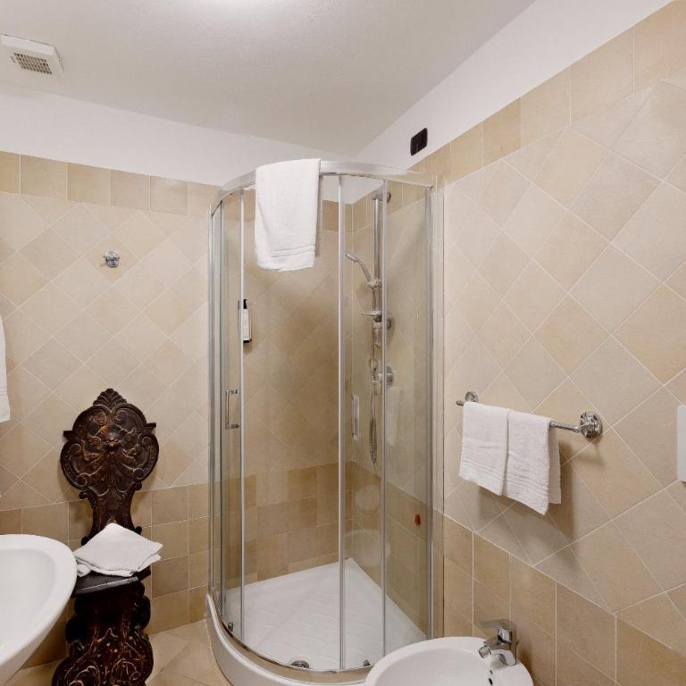 Hotel Berna - Camera Familiare - 5