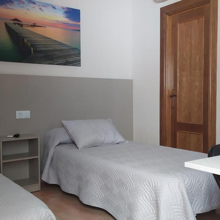 Las Rosas - Twin Room with Private Bathroom - 6