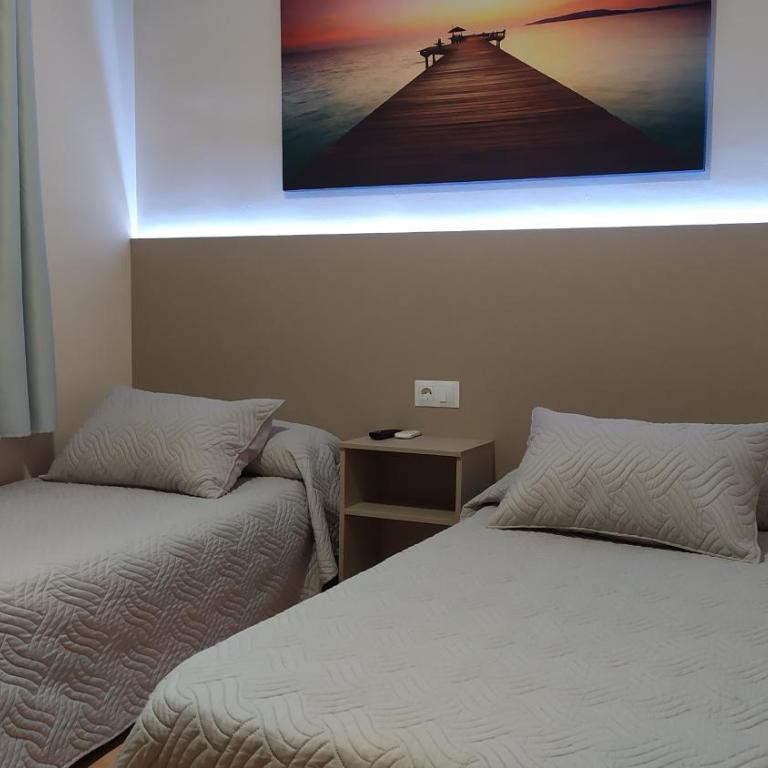 Las Rosas - Twin Room with Private Bathroom - 5