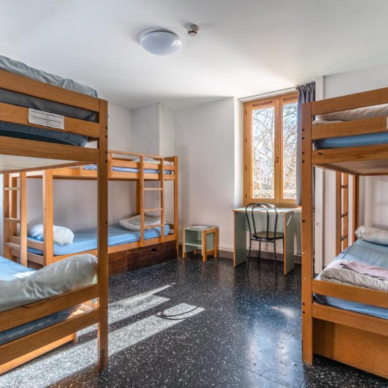 Auberge de Jeunesse HI Serre-Chevalier - Bed in 6-Bed Male Dormitory with Ensuite Bathroom - 5