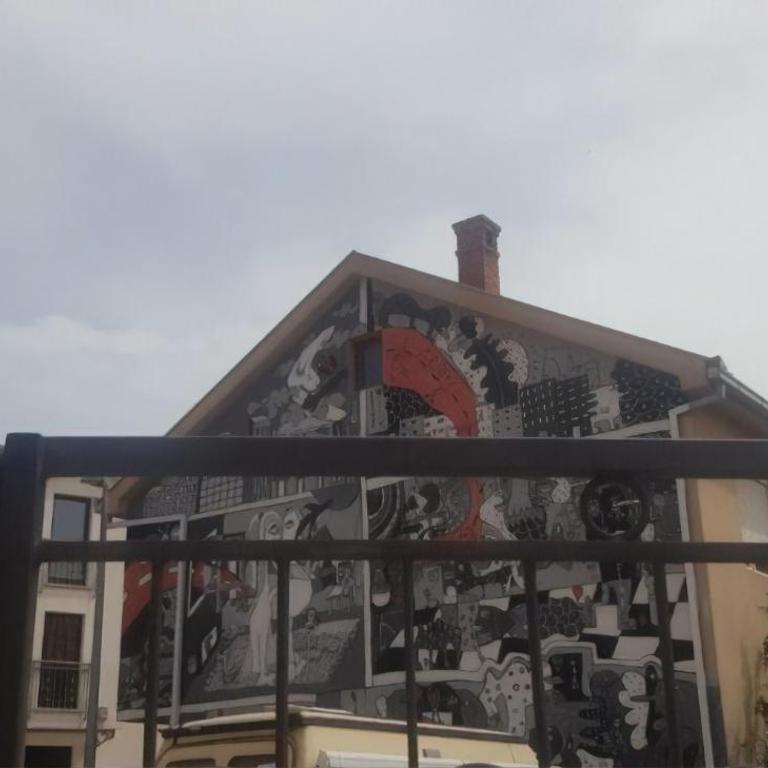 Cheap house near the center of the city - Two-Bedroom Apartment - 12