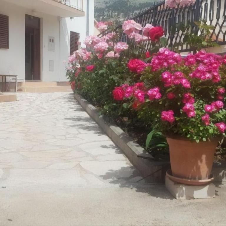 Cheap house near the center of the city - Two-Bedroom Apartment - 11